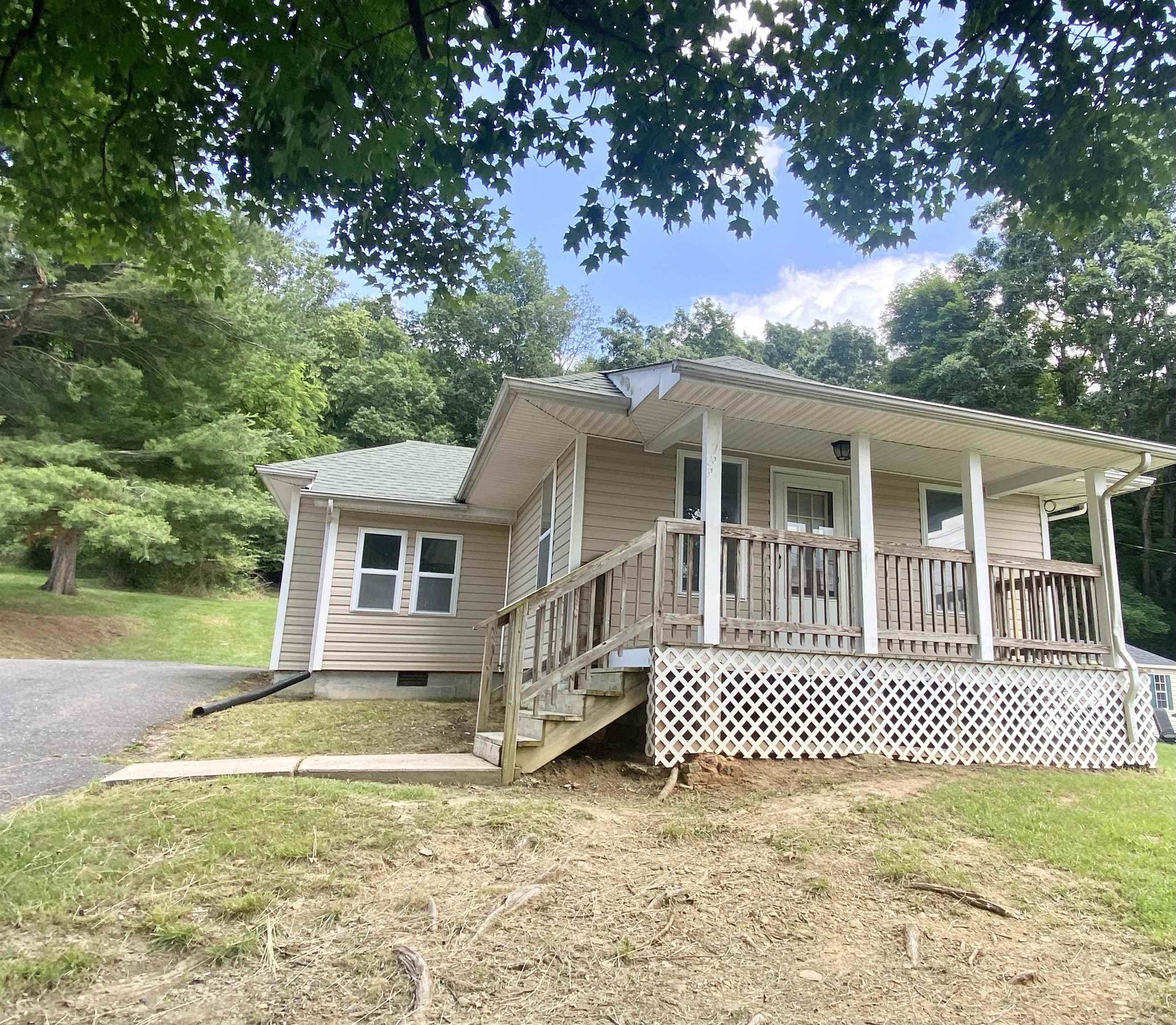 1733 Spring Hill Road Staunton, VA 24401 - Photo 6 of 24 Gallery Image 6