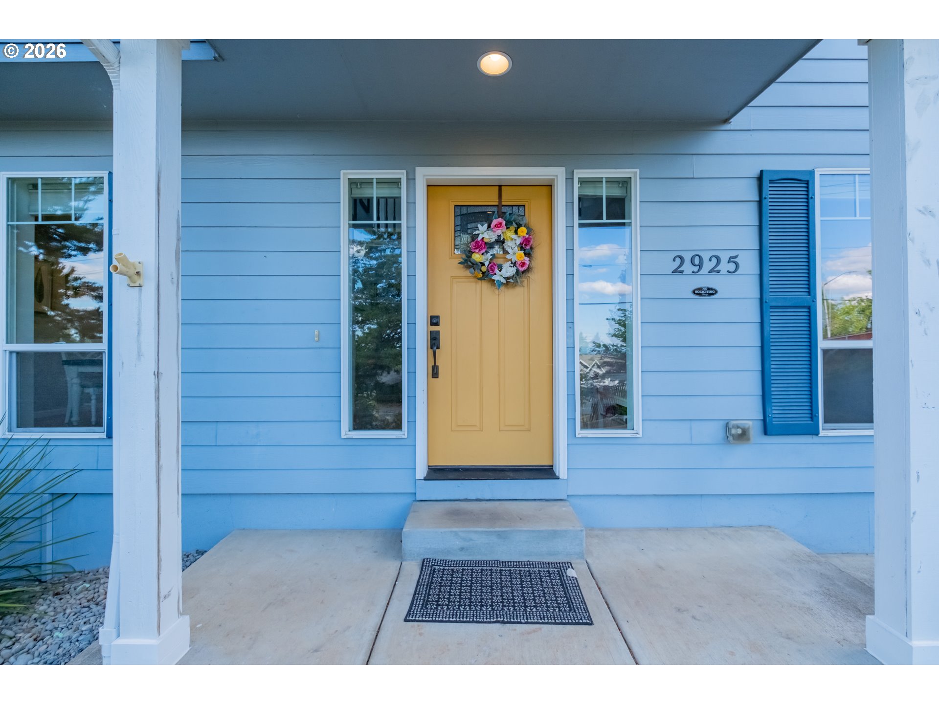 2925 Doaks Ferry Road Northwest Salem, OR 97304 - Photo 5 of 47 a view of front door of house