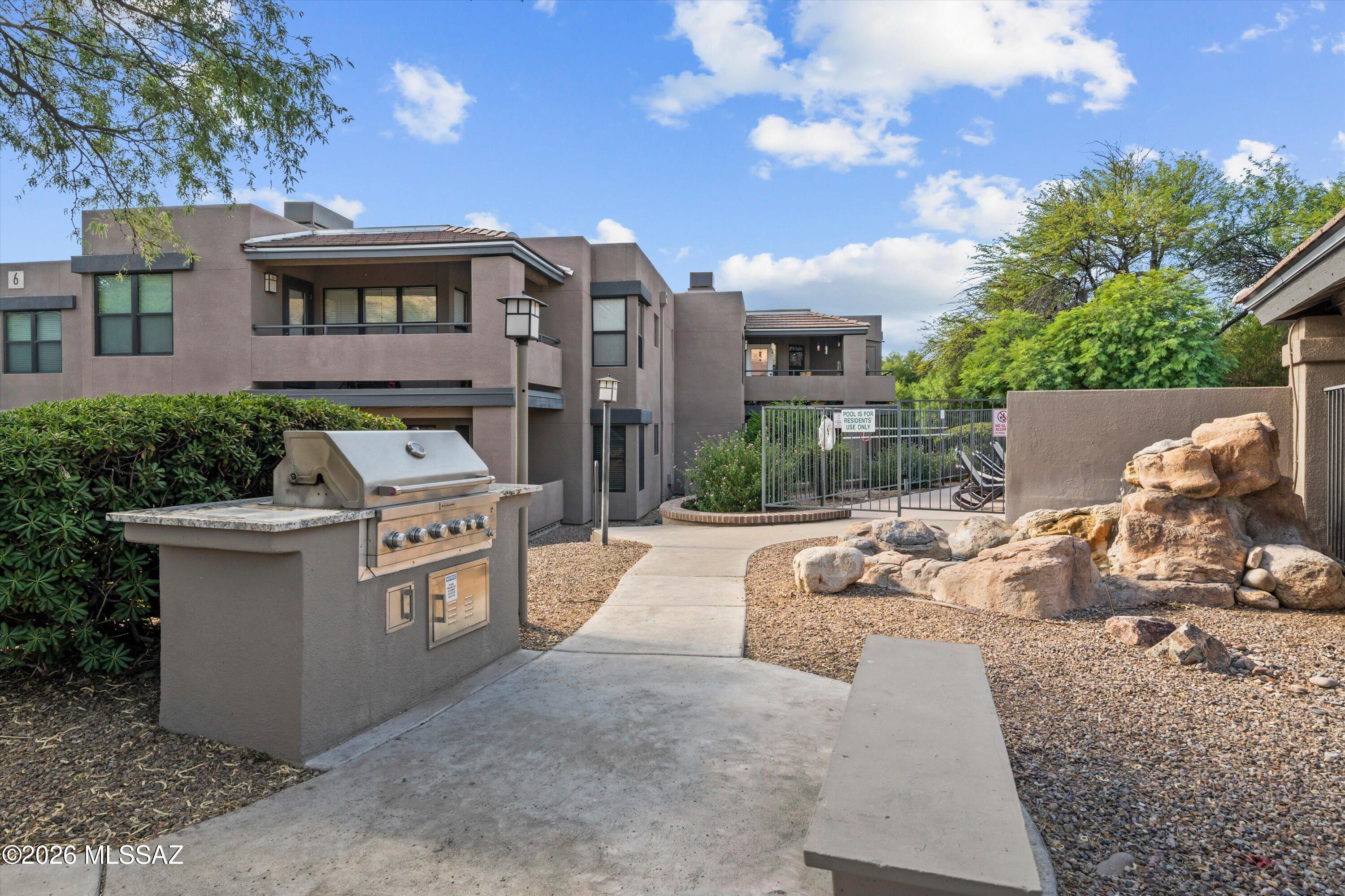 5800 North Kolb Road, Unit 1102 Tucson, AZ 85750 - Photo 35 of 36 35-The Greens Grill Area