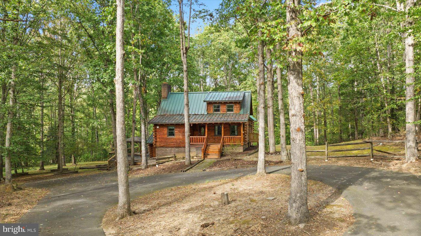 12905 Spotswood Furnace Road Fredericksburg, VA 22407 - Photo 9 of 71 Circular parking area