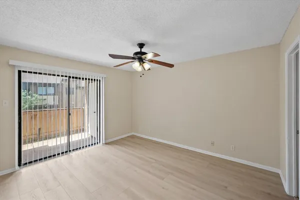 a view of a livingroom with a ceiling fan and hardwood floor