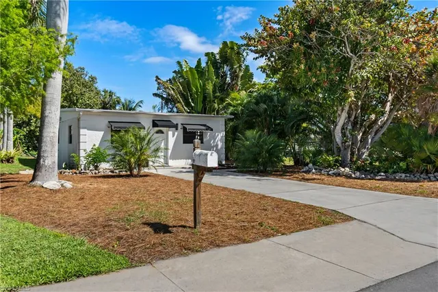 $2,395 | 3275 Cottage Grove Avenue, Naples, FL 34112