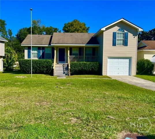 $2,400 | 8 South Lake Drive, Savannah, GA 31410