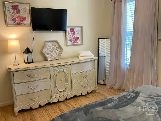 $2,400 | 8 South Lake Drive, Savannah, GA 31410