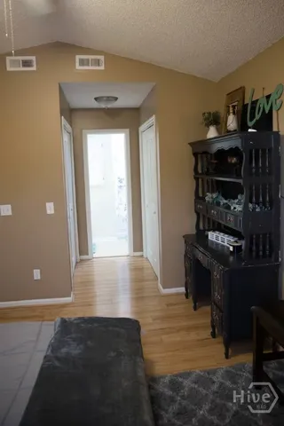 $2,400 | 8 South Lake Drive, Savannah, GA 31410