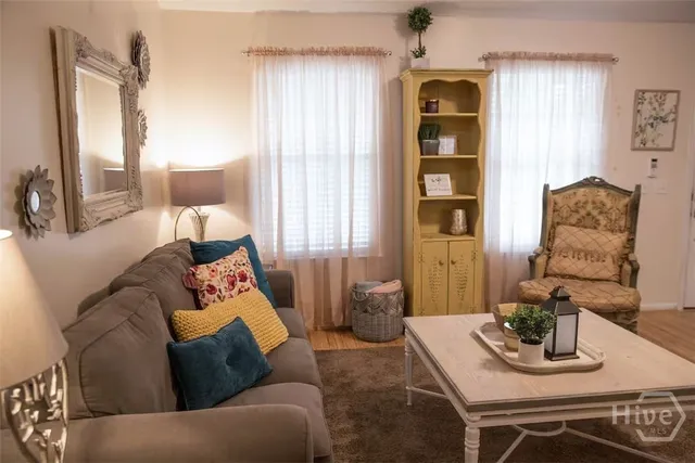 $2,400 | 8 South Lake Drive, Savannah, GA 31410