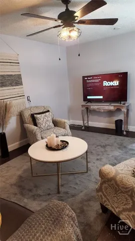 $2,400 | 8 South Lake Drive, Savannah, GA 31410