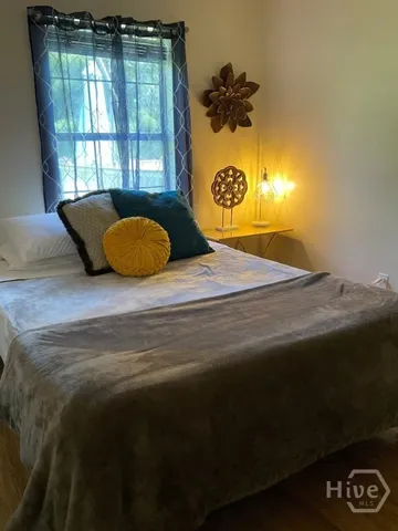 $2,400 | 8 South Lake Drive, Savannah, GA 31410