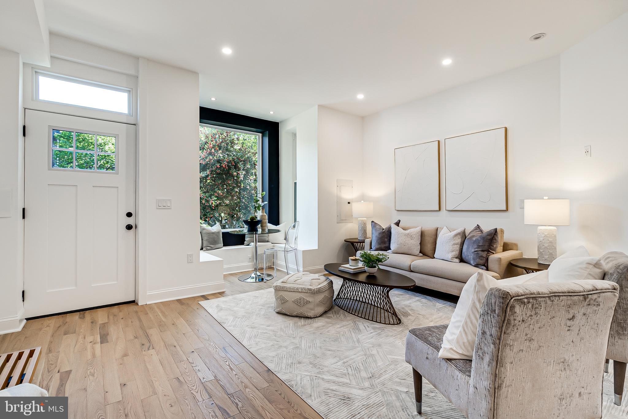 1312 E Street Northeast Washington, DC 20002 - Photo 3 of 28 LIVINGROOM