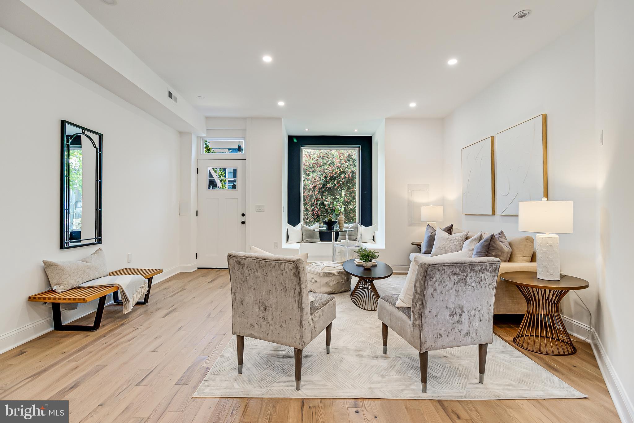 1312 E Street Northeast Washington, DC 20002 - Photo 4 of 28 LIVINGROOM