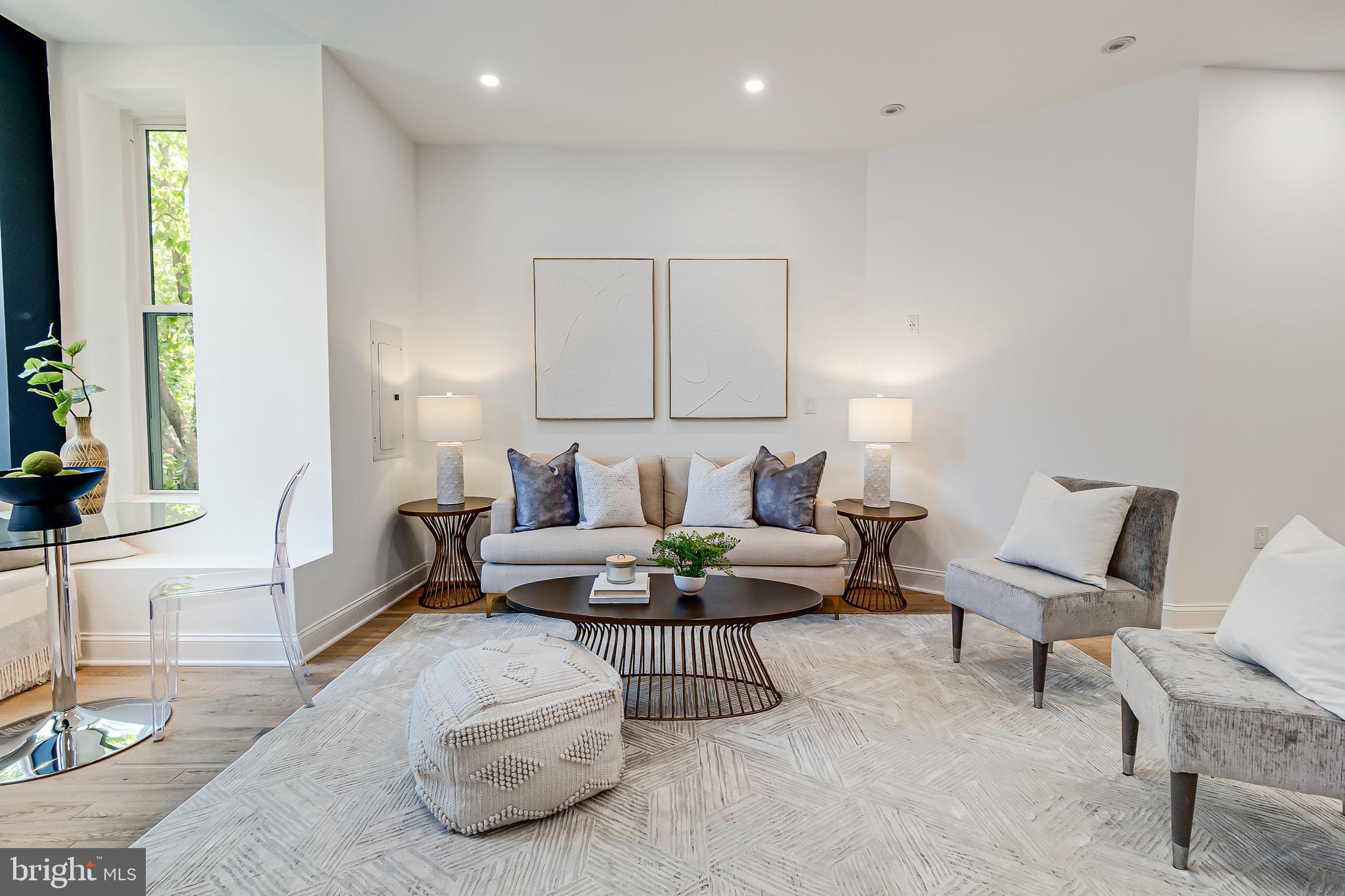 1312 E Street Northeast Washington, DC 20002 - Photo 5 of 28 LIVINGROOM