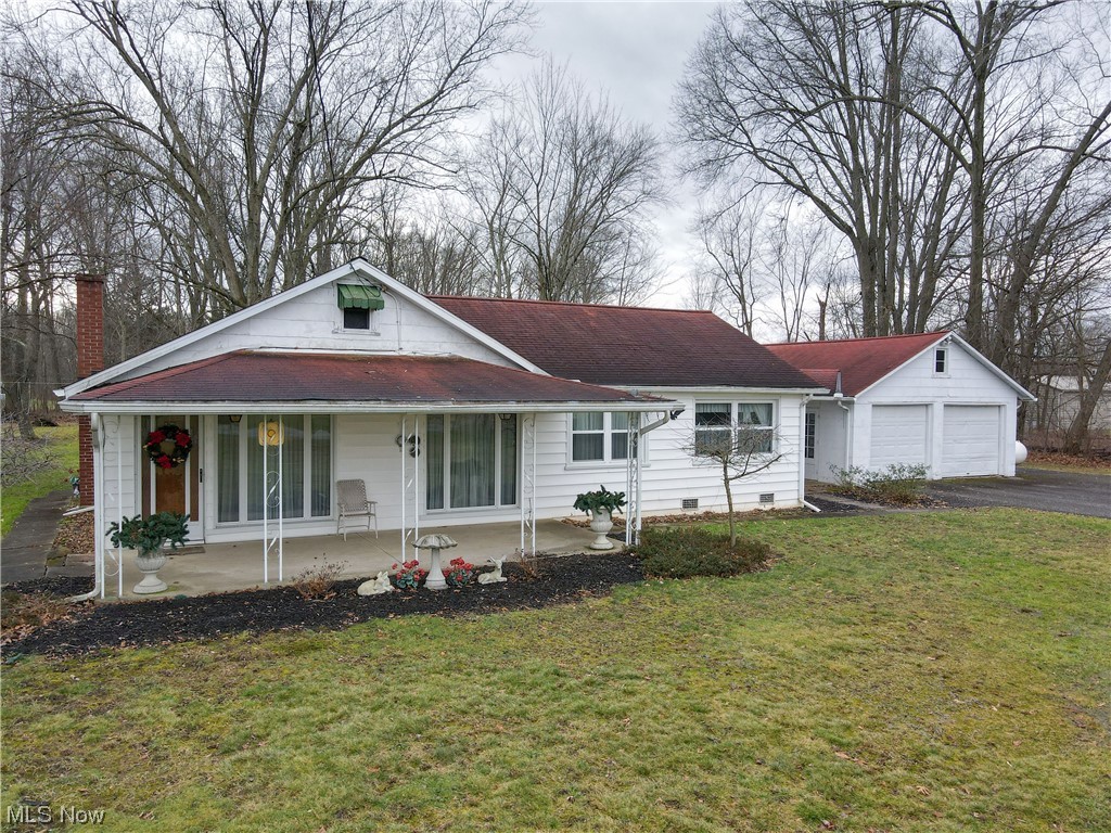 466 Pine Lake Road Sebring, OH 44672 - Photo 1 of 30 View of front of home with a garage, a porch, and a front lawn