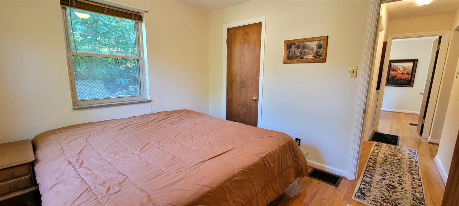 1512 Hunt Road Reading, OH 45215 - Photo 12 of 36