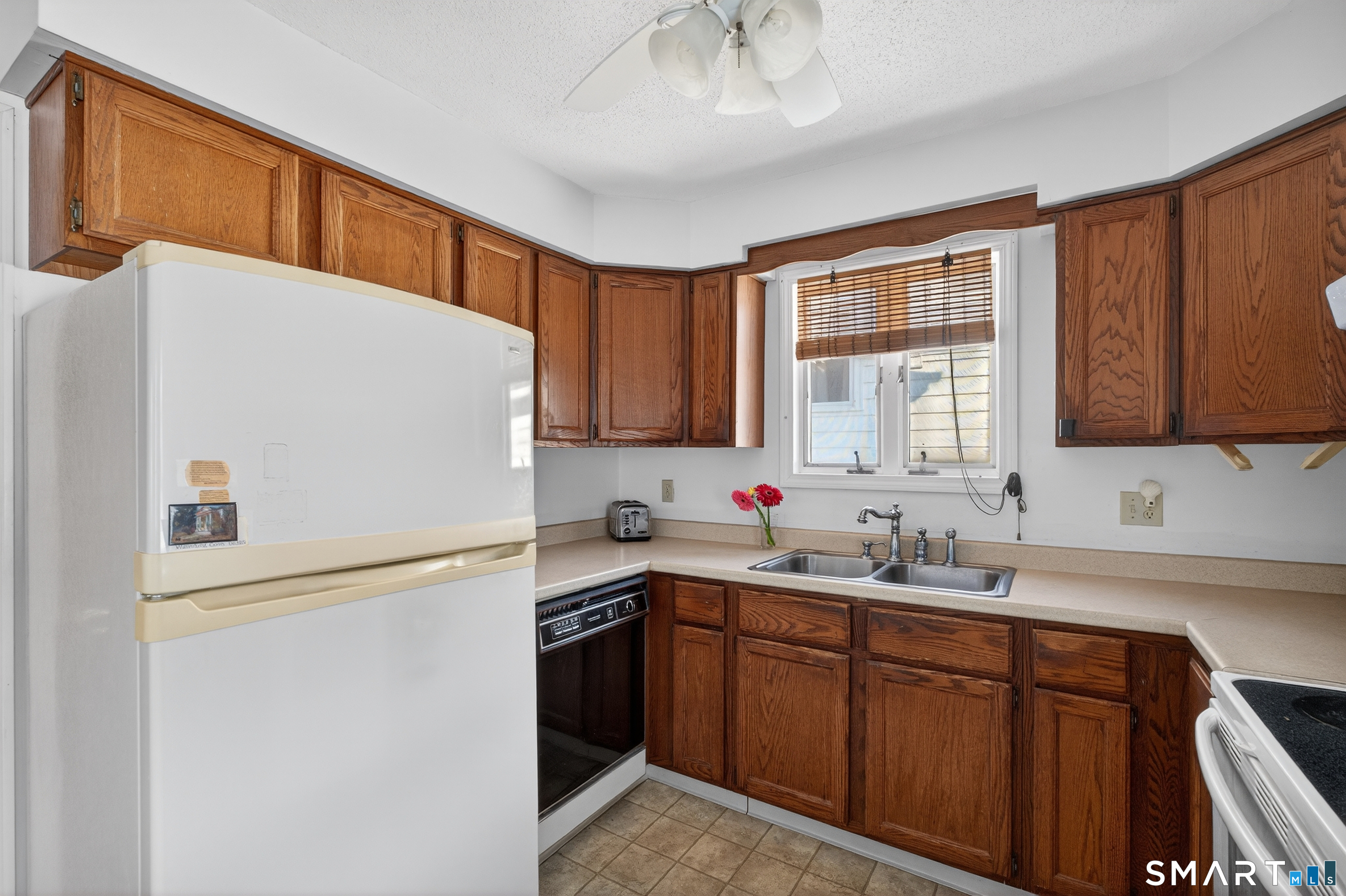 60 New Shore Road Waterford, CT 06385 - Photo 16 of 33