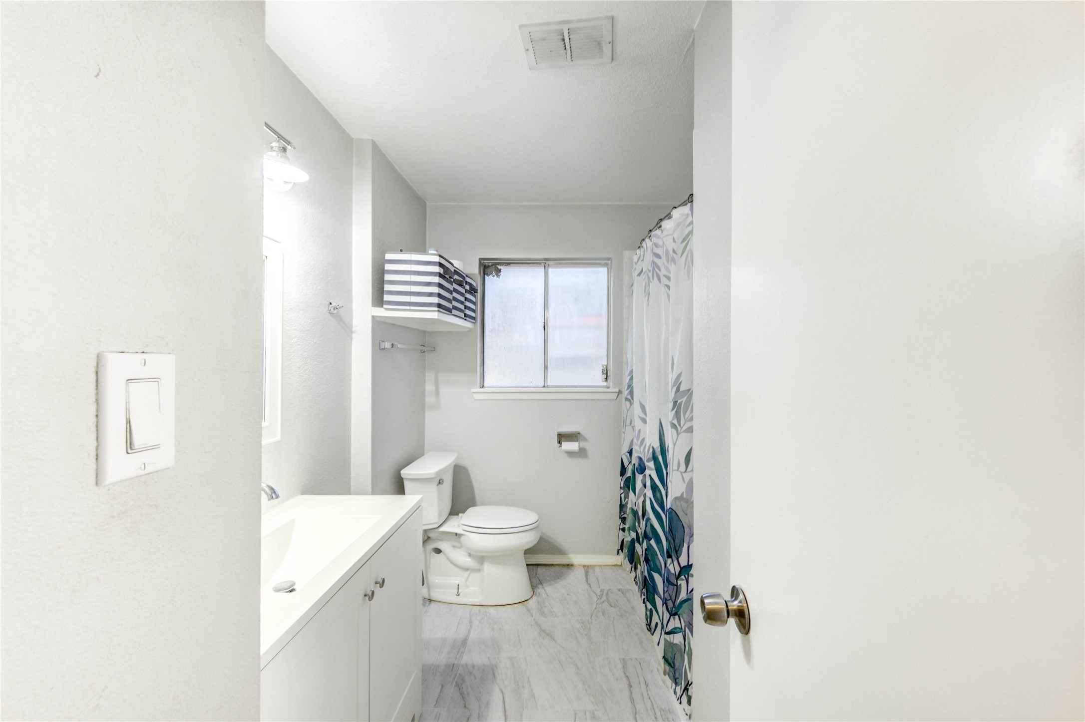 8510 Collingdale Road La Porte, TX 77571 - Photo 16 of 20 a bathroom with a toilet a sink and a mirror