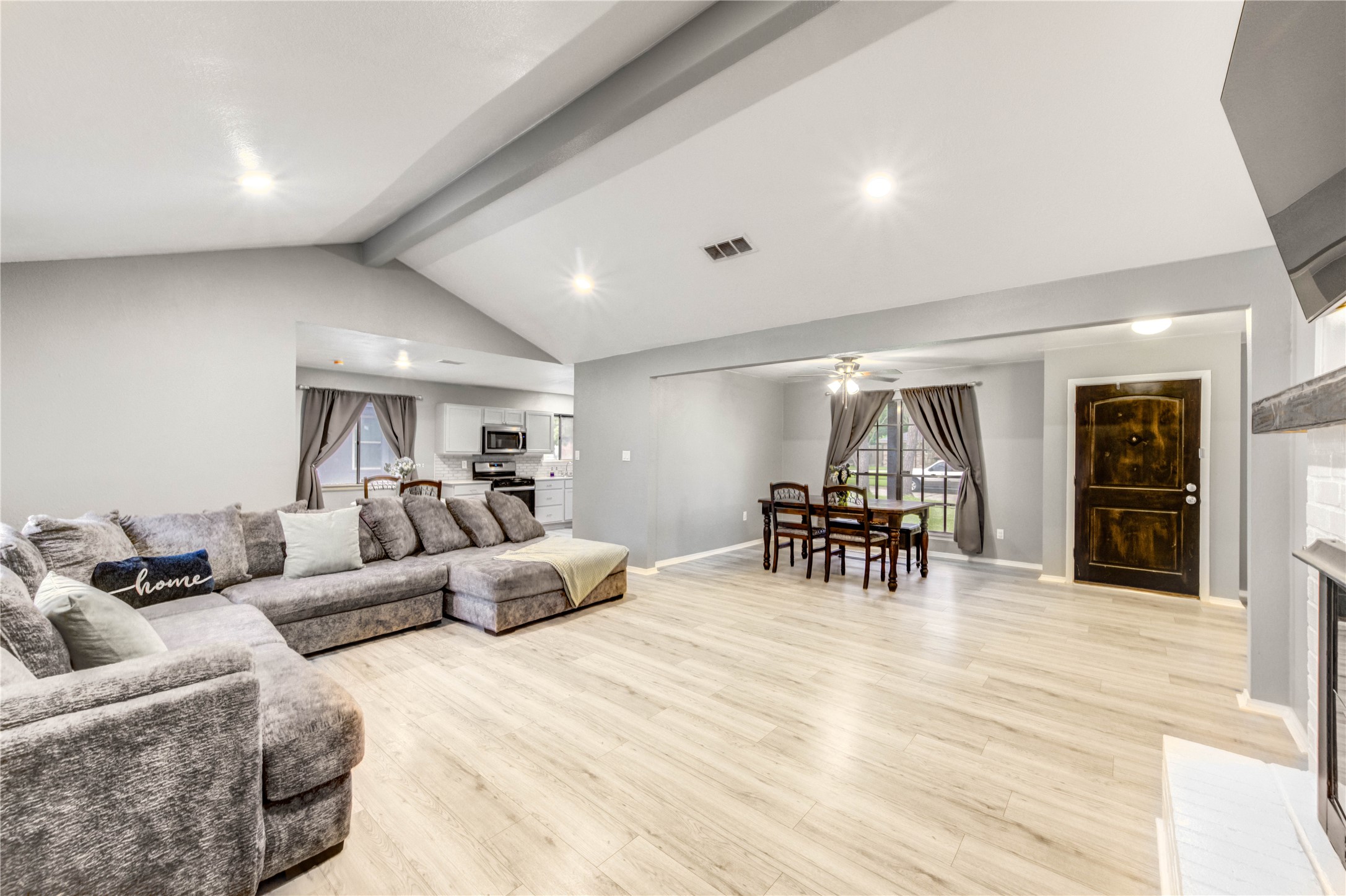 8510 Collingdale Road La Porte, TX 77571 - Photo 4 of 20 a living room with furniture and kitchen view