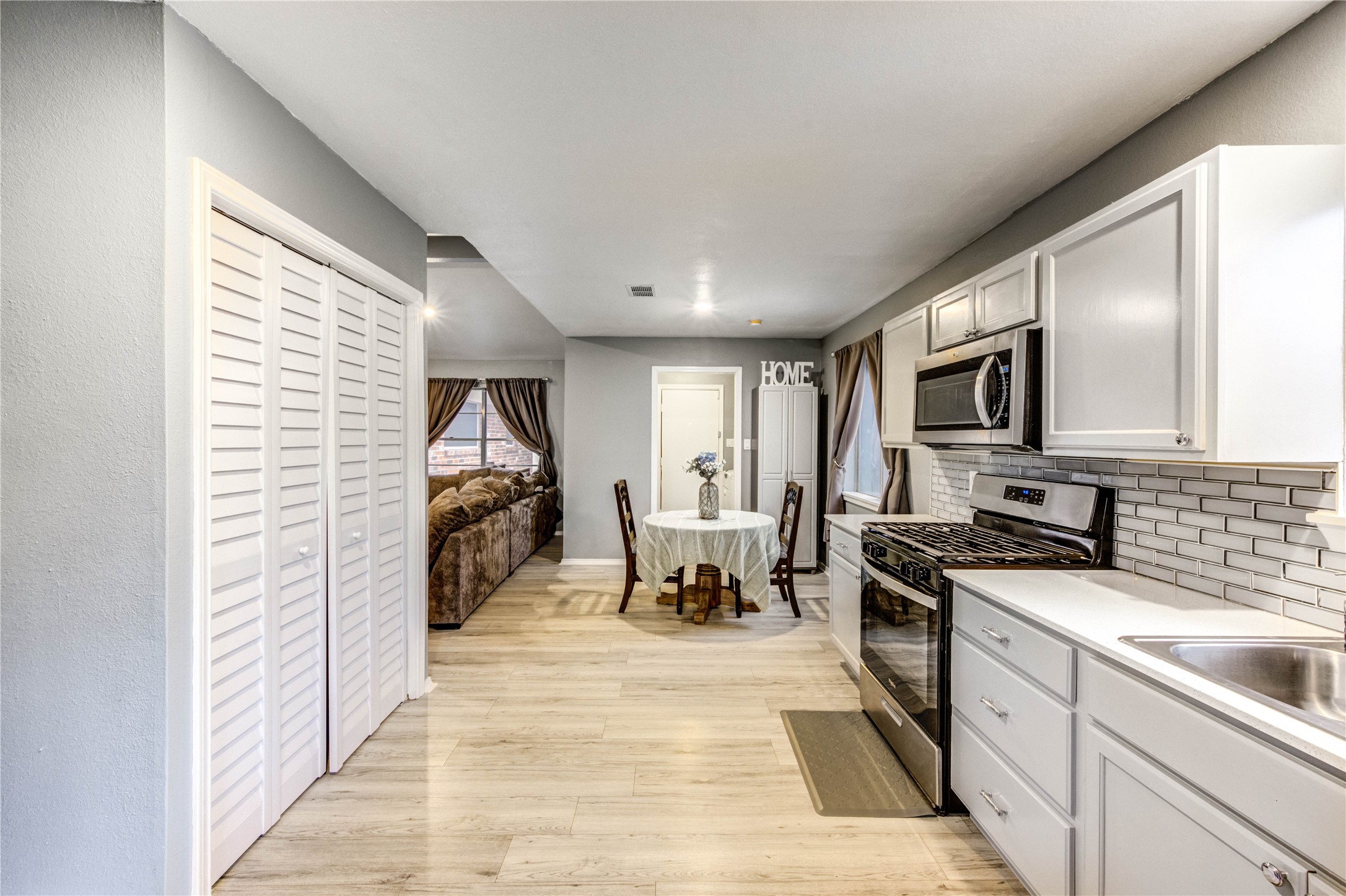 8510 Collingdale Road La Porte, TX 77571 - Photo 7 of 20 a kitchen with granite countertop a stove and a sink