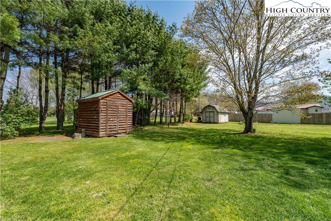 525 Adams Road Mountain City, TN 37683 - Photo 37 of 49 Gallery Image 37