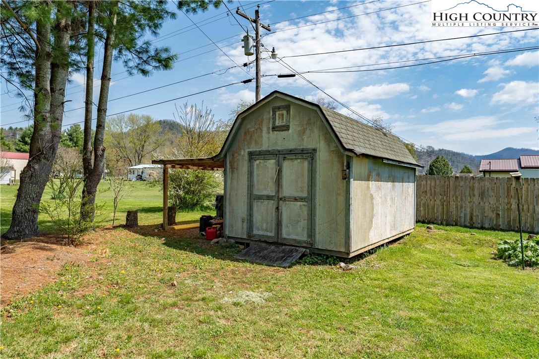 525 Adams Road Mountain City, TN 37683 - Photo 41 of 49 Gallery Image 41