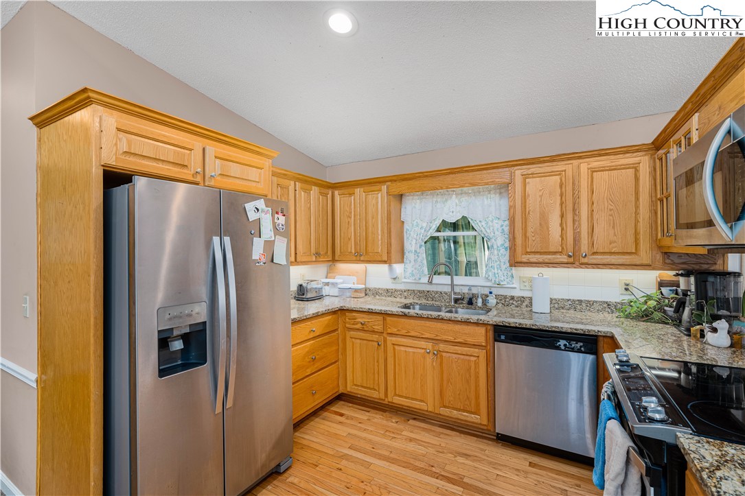 525 Adams Road Mountain City, TN 37683 - Photo 8 of 49 Gallery Image 8