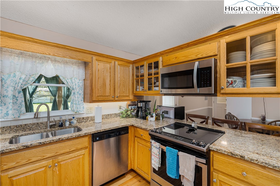 525 Adams Road Mountain City, TN 37683 - Photo 9 of 49 Gallery Image 9