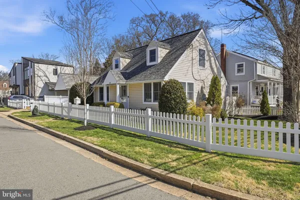 $985,000 | 415 South Jefferson Street, Arlington, VA 22204