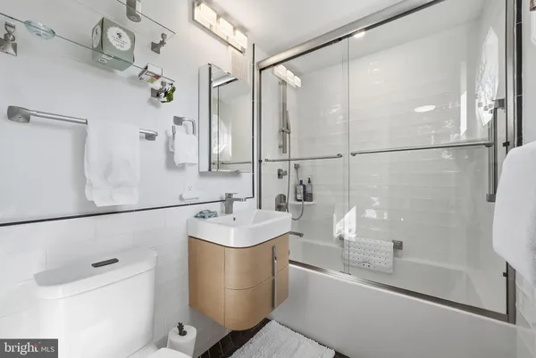 $985,000 | 415 South Jefferson Street, Arlington, VA 22204