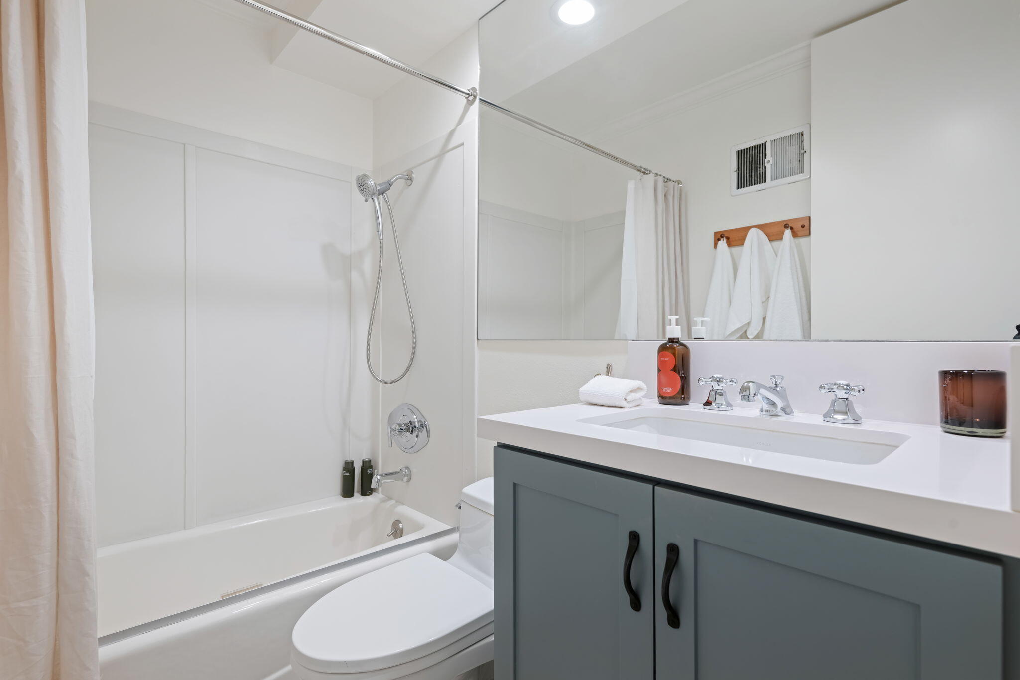1220 Coast Village Road, Unit 308 Santa Barbara, CA 93108 - Photo 19 of 26 31-Bathroom 2