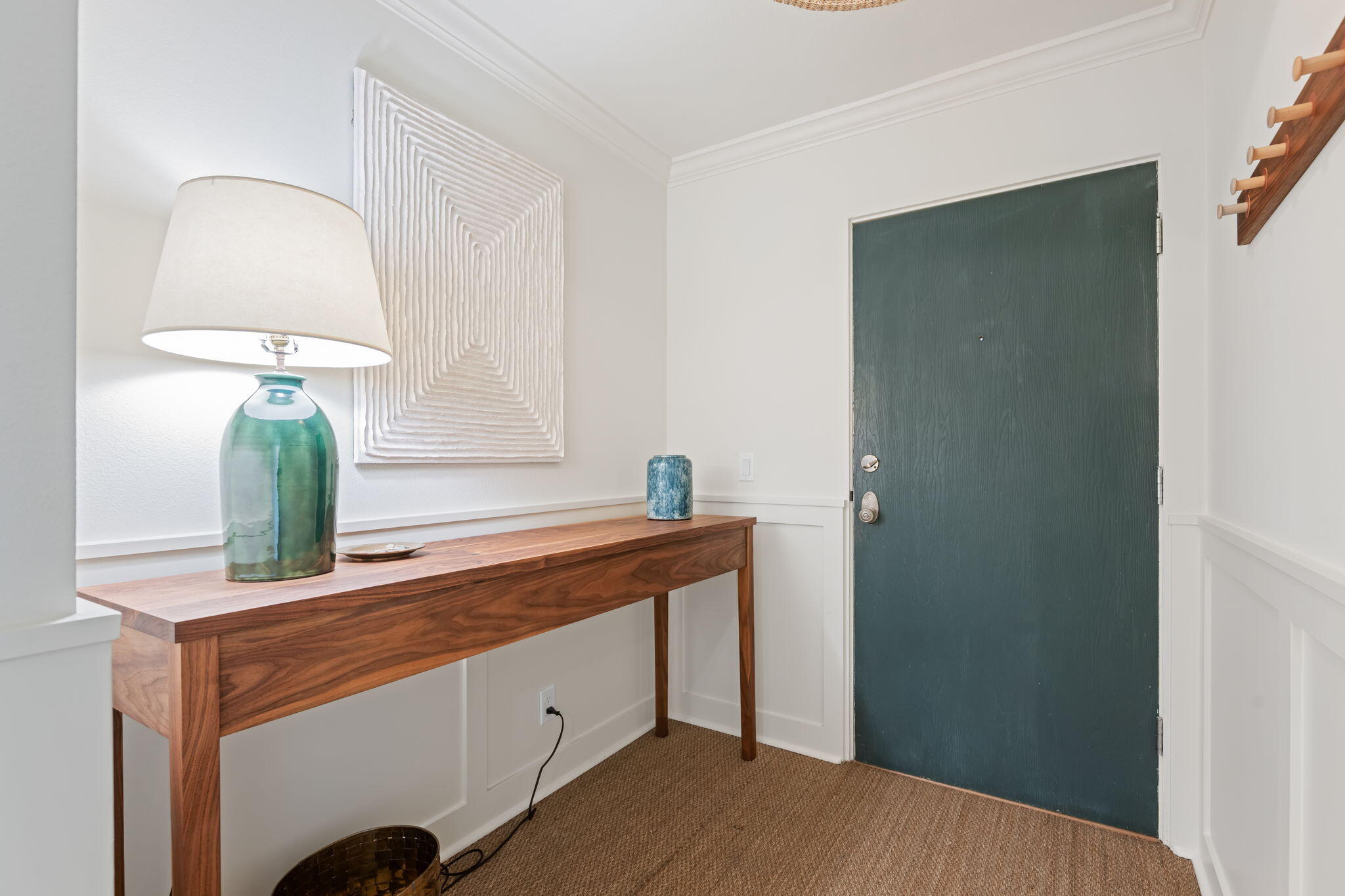 1220 Coast Village Road, Unit 308 Santa Barbara, CA 93108 - Photo 4 of 26 32-Foyer