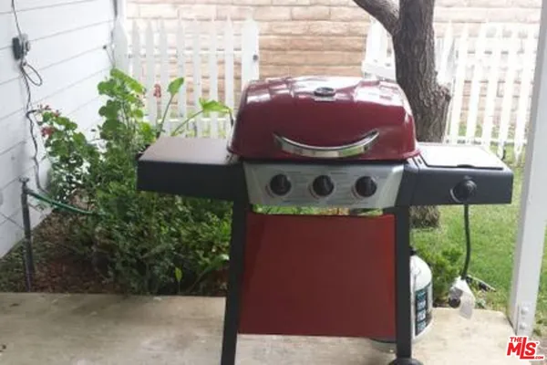 $4,995 | 5049 Serrania Avenue, Woodland Hills, CA 91364