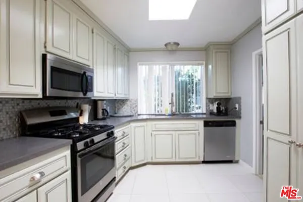 $4,995 | 5049 Serrania Avenue, Woodland Hills, CA 91364