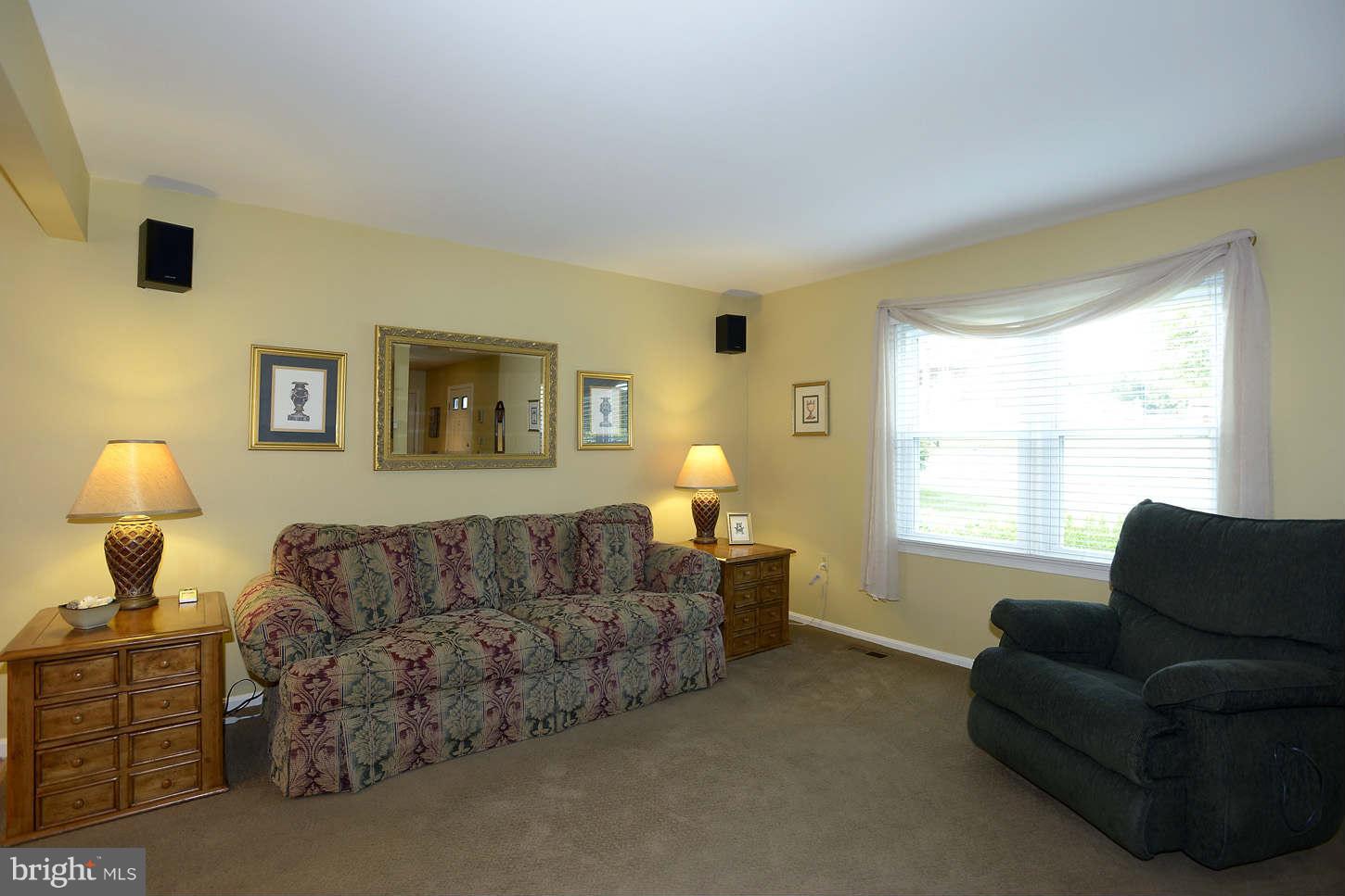 3209 Northwind Road Baltimore, MD 21234 - Photo 4 of 29 Living Room