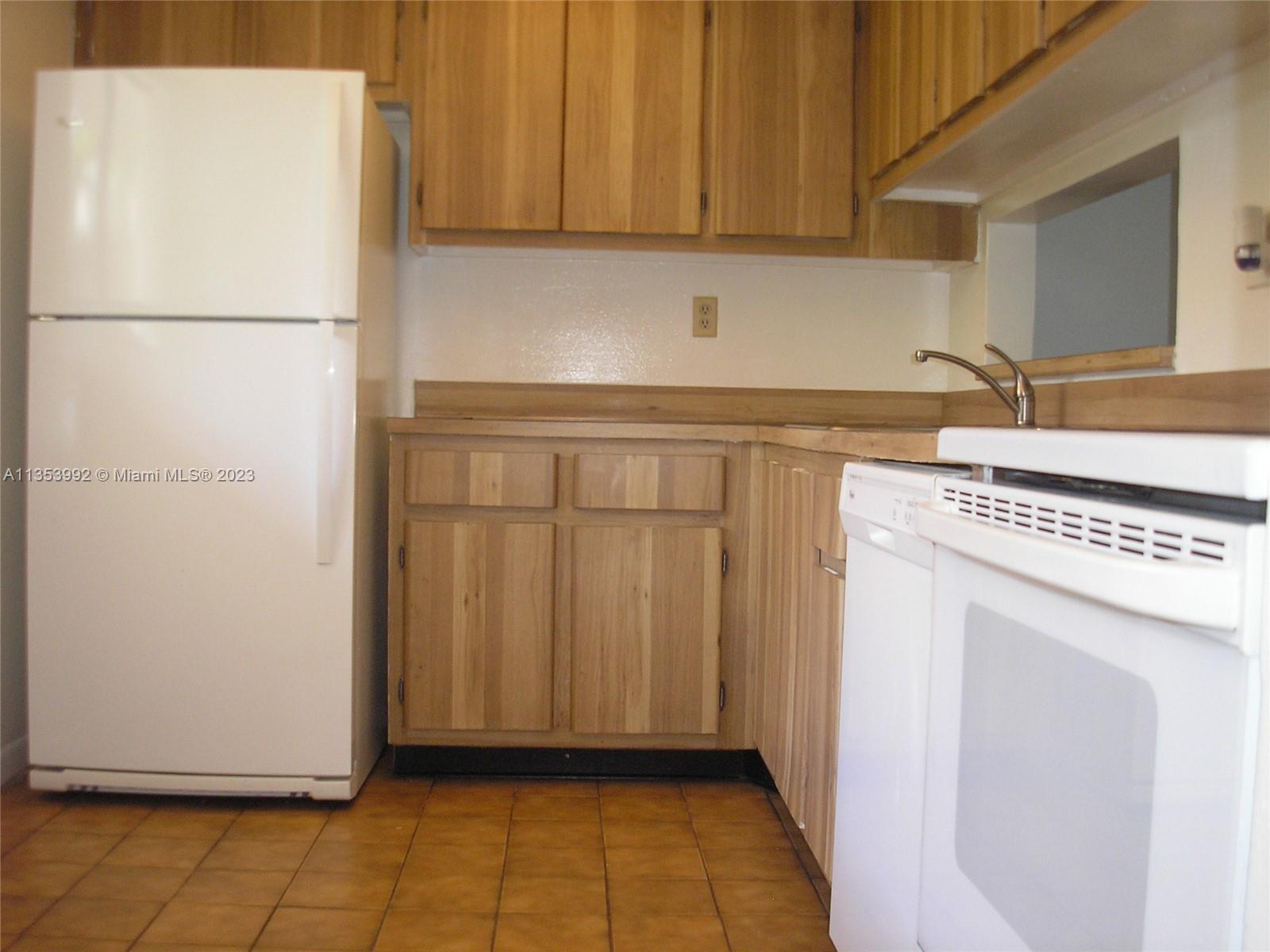 8035 Southwest 107th Avenue, Unit 317 Miami, FL 33173 - Photo 6 of 17 a utility room with dryer and washer