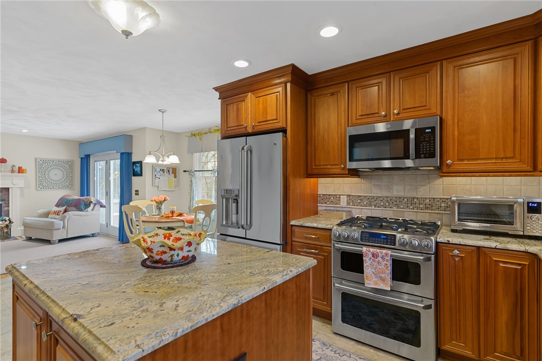 24 Mashie Road Cumberland, RI 02864 - Photo 12 of 39 Gallery Image 12