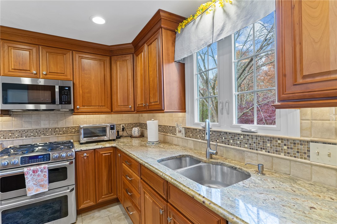 24 Mashie Road Cumberland, RI 02864 - Photo 13 of 39 Gallery Image 13