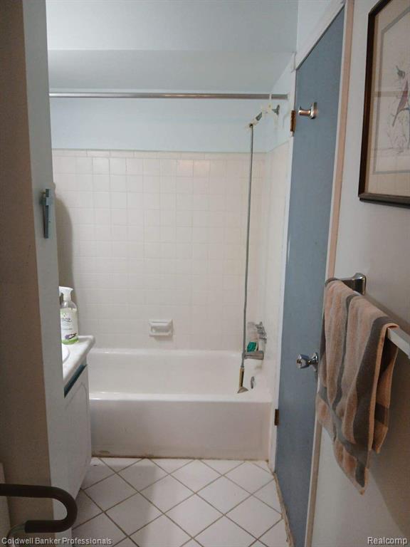 1423 Oakbrook E Drive Rochester, MI 48307 - Photo 8 of 16