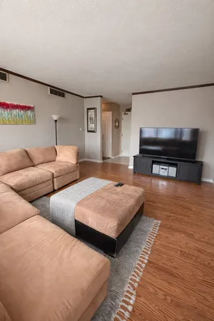 $194,900 | 5500 Lincoln Avenue, Unit 507W, Morton Grove, IL 60053