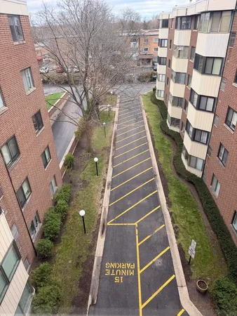 $194,900 | 5500 Lincoln Avenue, Unit 507W, Morton Grove, IL 60053