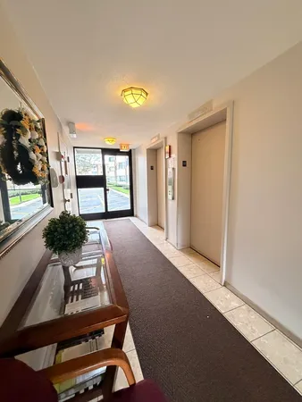 $194,900 | 5500 Lincoln Avenue, Unit 507W, Morton Grove, IL 60053