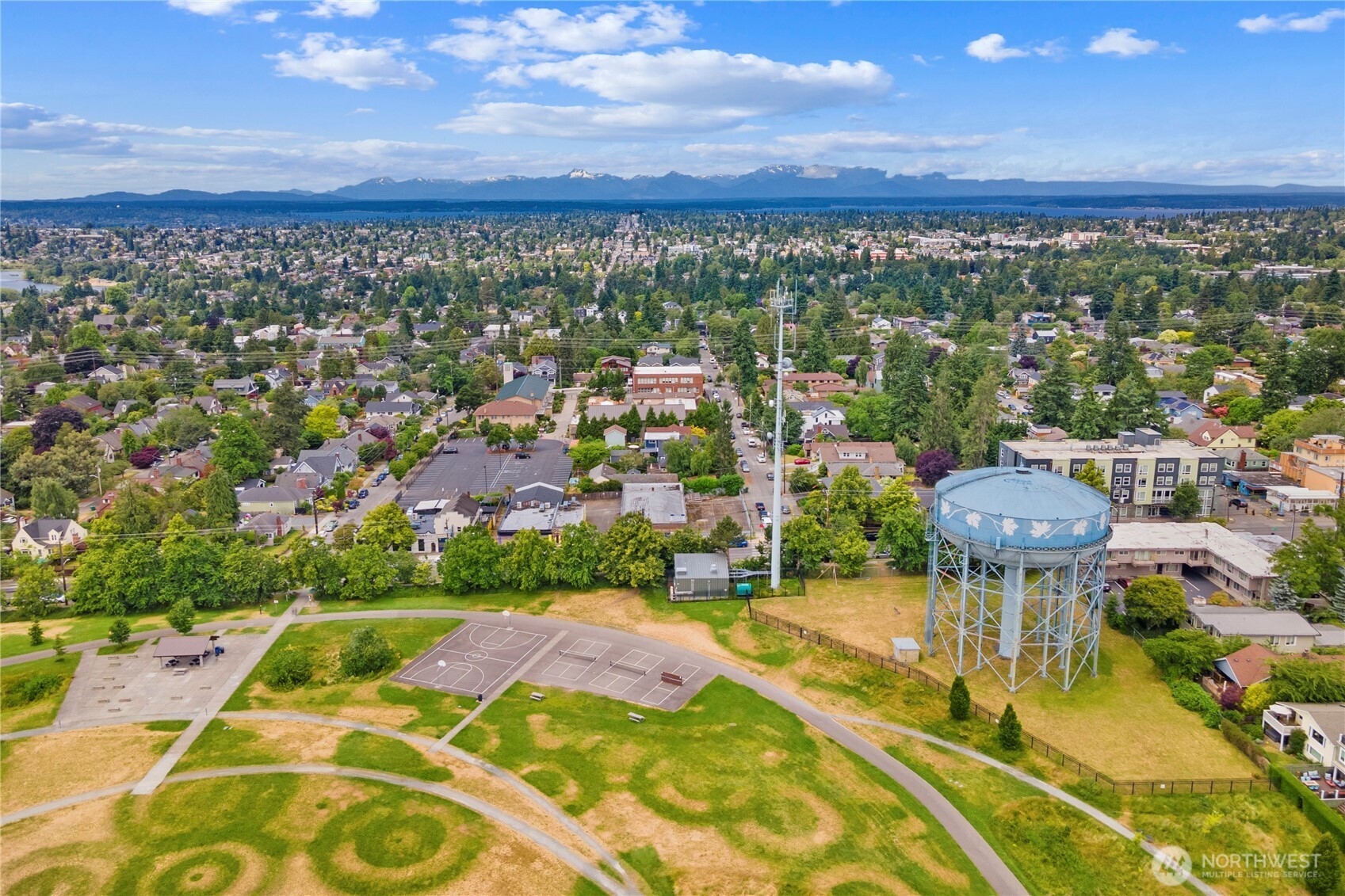 8521 Roosevelt Way Northeast Seattle, WA 98115 - Photo 13 of 18 a view of a city