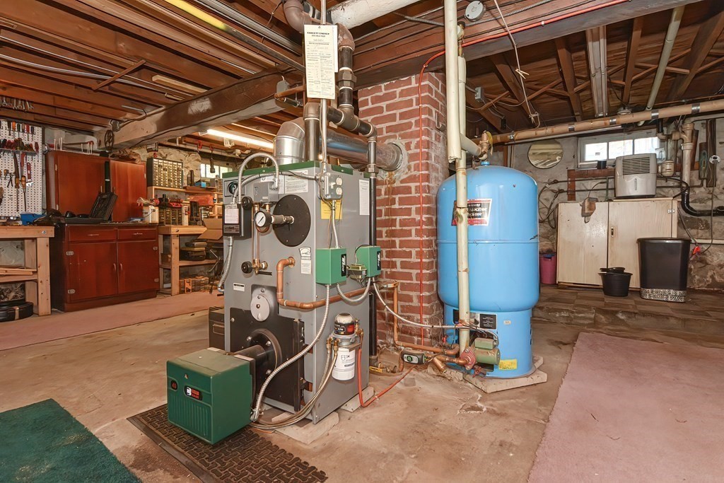 301 Thompson Road Webster, MA 01570 - Photo 17 of 33