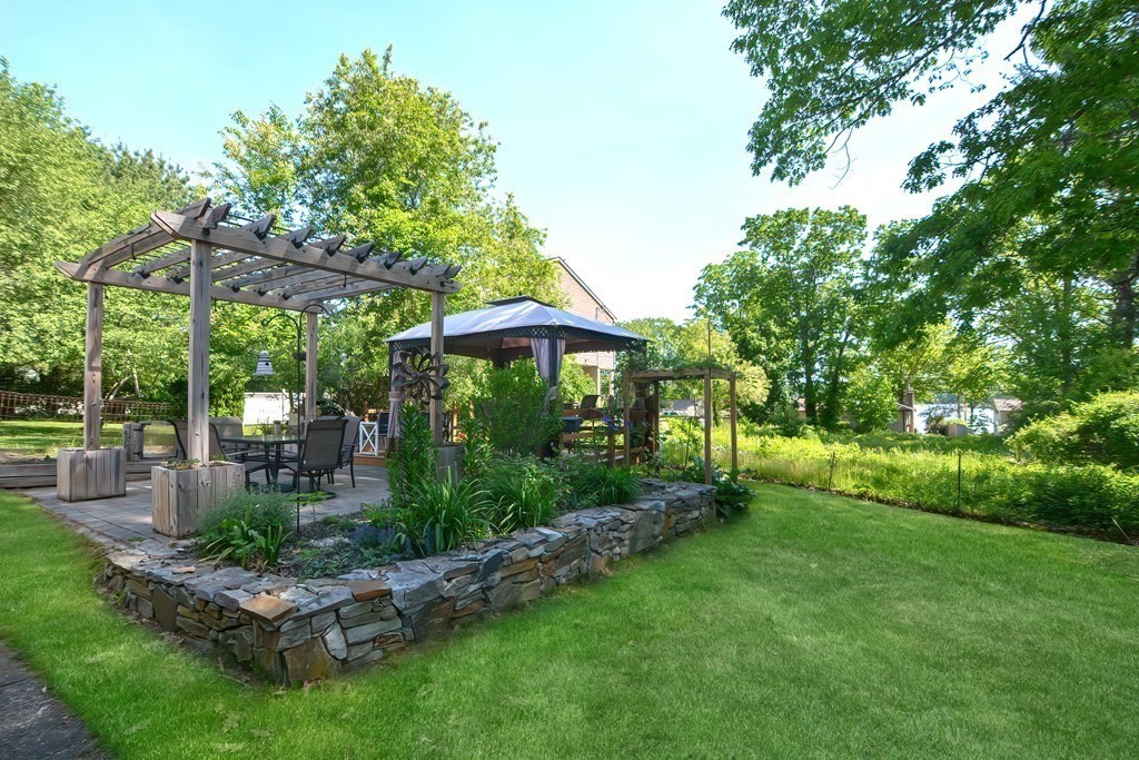 301 Thompson Road Webster, MA 01570 - Photo 2 of 33