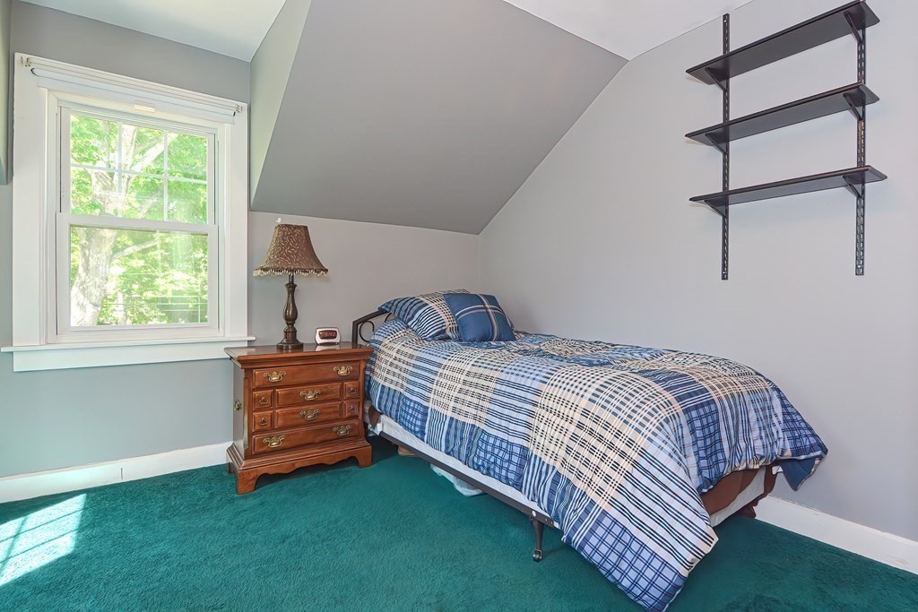 301 Thompson Road Webster, MA 01570 - Photo 23 of 33