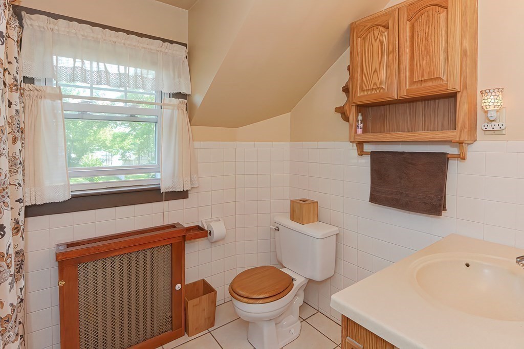 301 Thompson Road Webster, MA 01570 - Photo 25 of 33