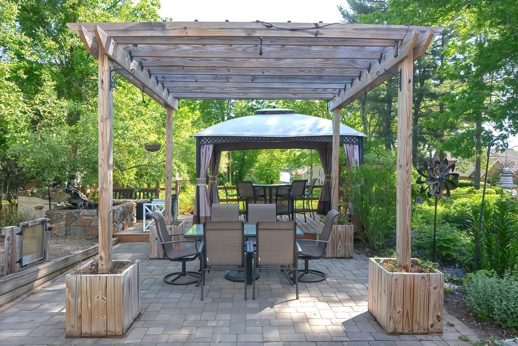 301 Thompson Road Webster, MA 01570 - Photo 27 of 33