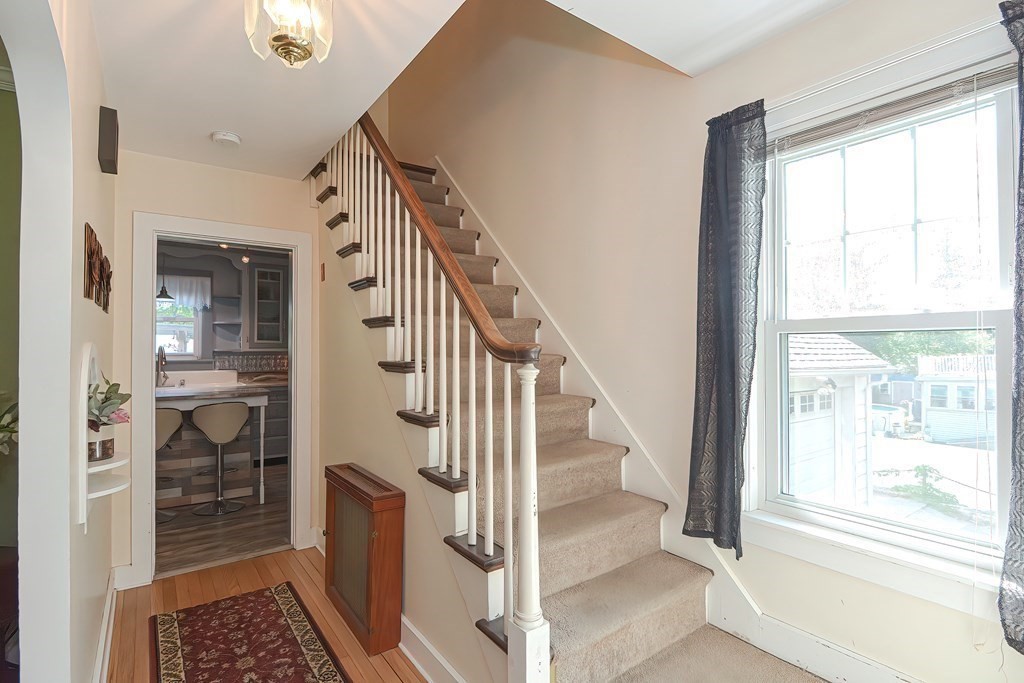 301 Thompson Road Webster, MA 01570 - Photo 3 of 33