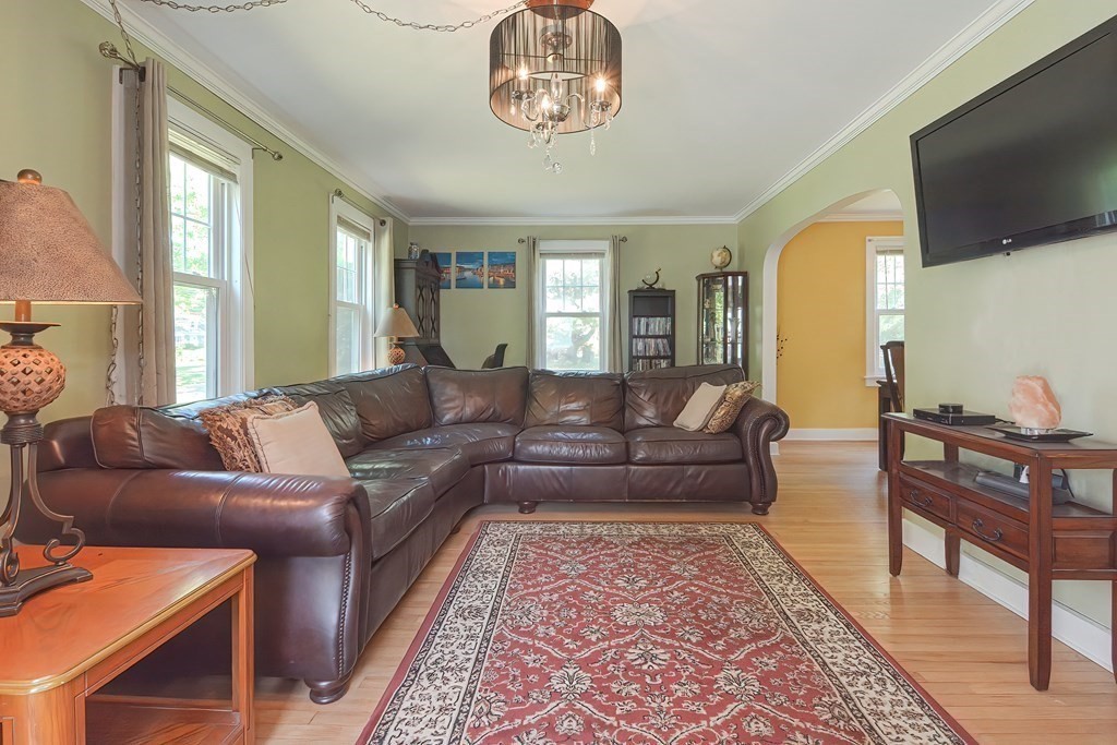 301 Thompson Road Webster, MA 01570 - Photo 4 of 33