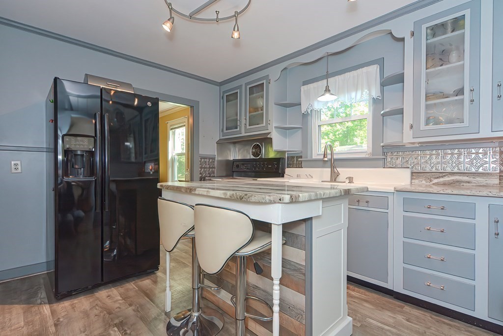 301 Thompson Road Webster, MA 01570 - Photo 8 of 33