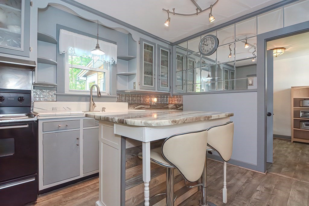 301 Thompson Road Webster, MA 01570 - Photo 10 of 33