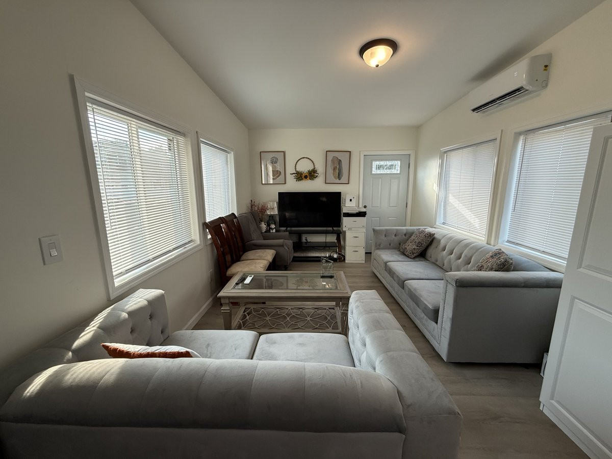 14 Van Riper Street Staten Island, NY 10302 - Photo 4 of 11 93206ac4-b1e5-4185-904d-2cc338696b05.jpg